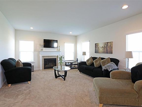 5th image of 19 Crabapple Ln