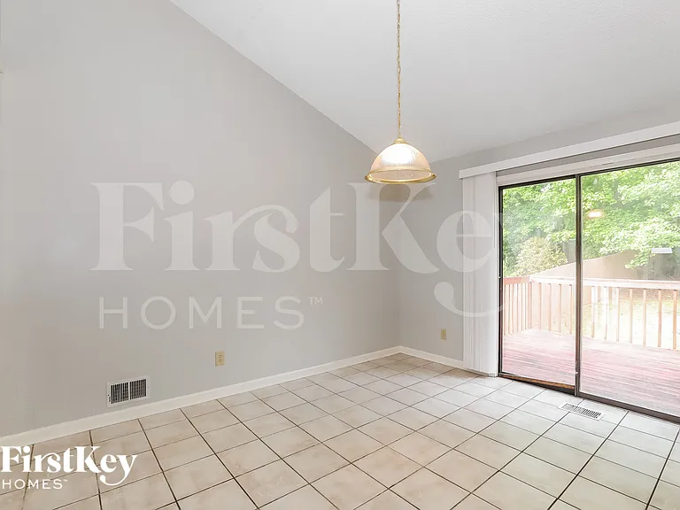 1389 Millstream Trl — Photo 4