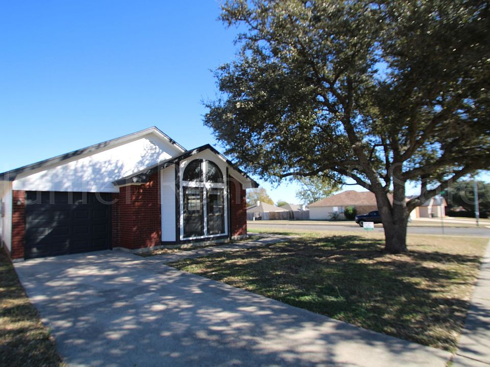 1st image of 302 Bronc Dr