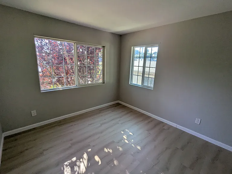 706 Appian Way — Photo 9