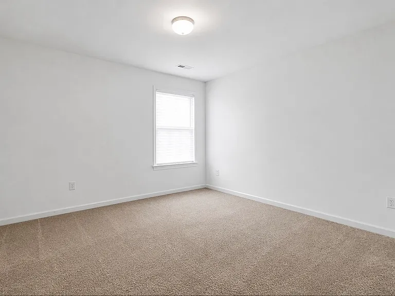 4599 Woodford Cir — Photo 9