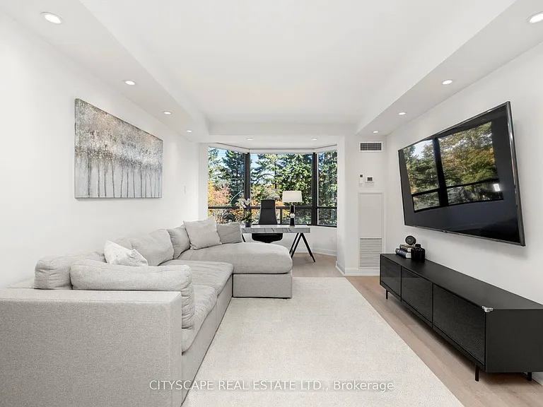 7460 Bathurst St #209 — Photo 4