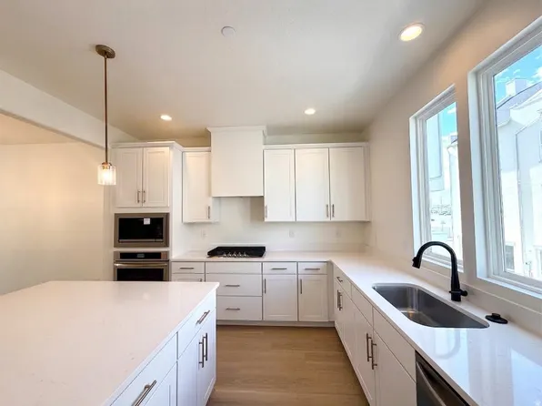 5304 W Center Field Dr W #138, South Jordan, UT 84009