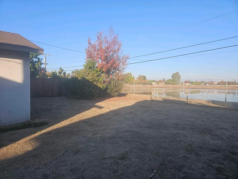 3414 N Ezie Ave — Photo 8
