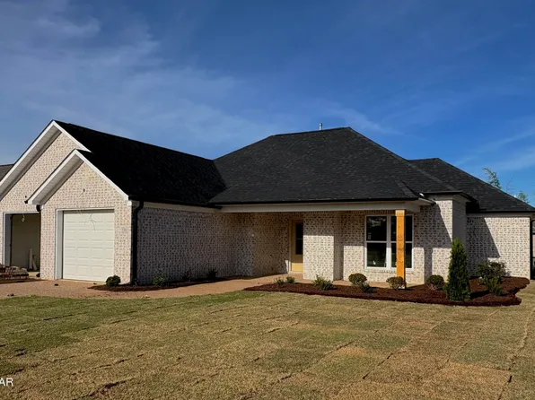 53 Grande Pines Cv, Jackson, TN 38305