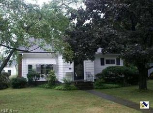 1132 Summit Dr, Cleveland, OH 44124