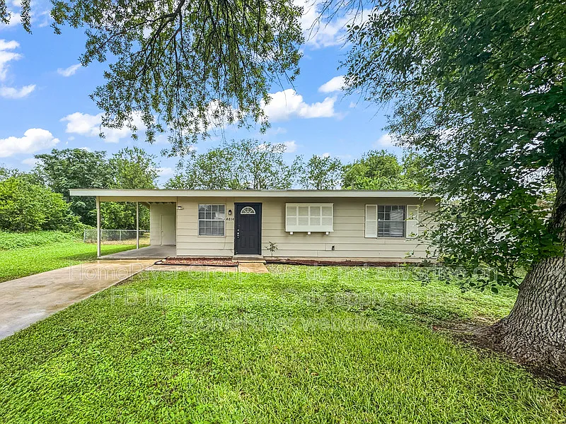 3 bed, 1.5 bath, 952 sqft, $1,300 — Photo 1