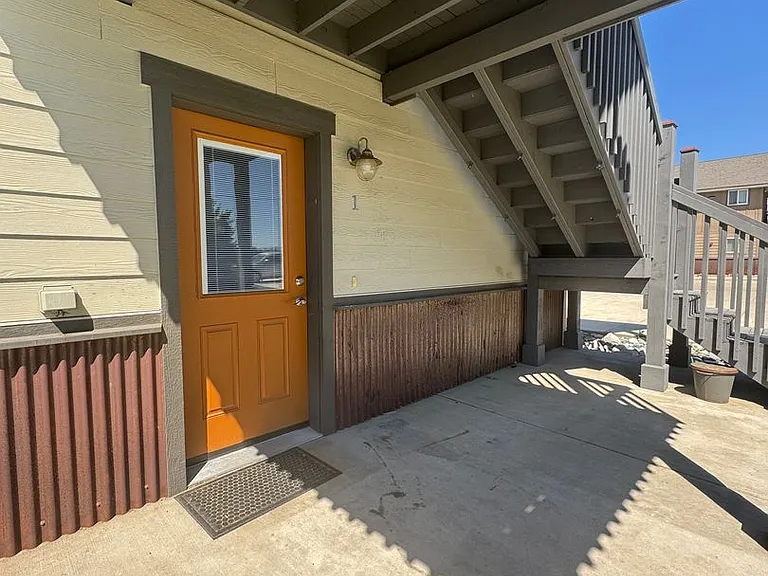 2219 Airport Rd — Photo 3