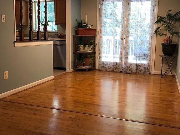 5th image of 111 Galaxie Dr
