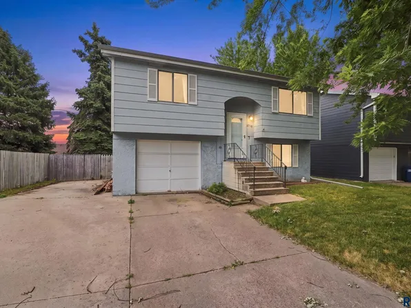 4713 W Saint James Dr, Sioux Falls, SD 57106