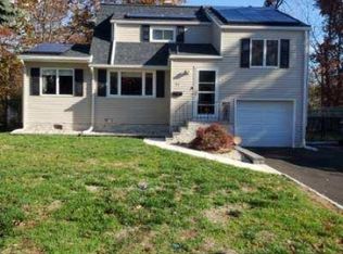 33 Runyon Ave, Somerset, NJ 08873