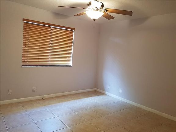 4th image of 509 Gardens Dr APT 204