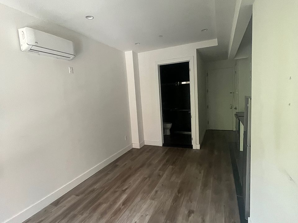 2nd image of 440 E 115th St #3D