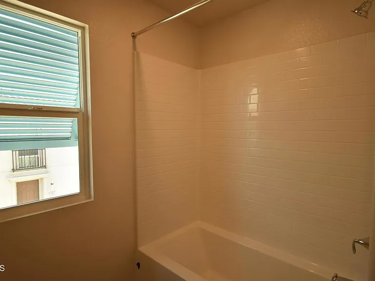 656 Martina St — Photo 14