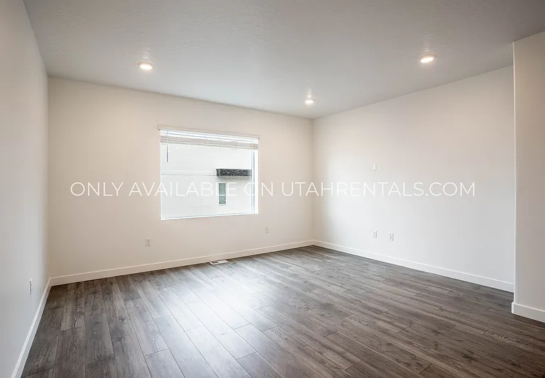 333 S 1110 W — Photo 7