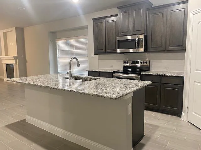 215 Jacaranda Dr — Photo 3