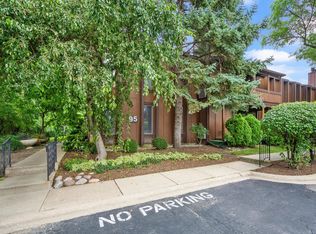 1S095 Spring Rd APT 1D, Oakbrook Terrace, IL 60181