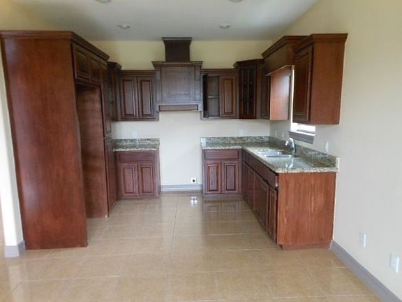 3rd image of 4002 Largo Dr