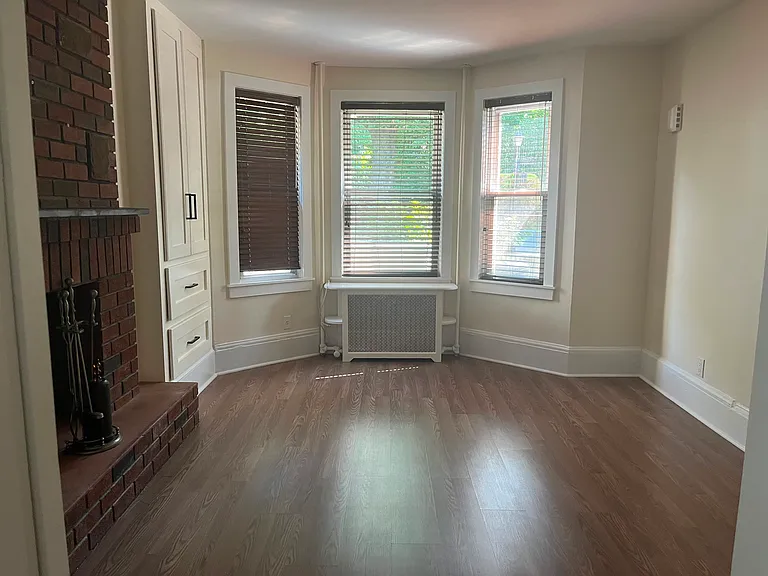 39 Manning Ave #2 — Photo 3