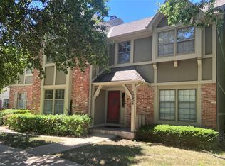12904 Sherwood St, Leawood, KS 66209