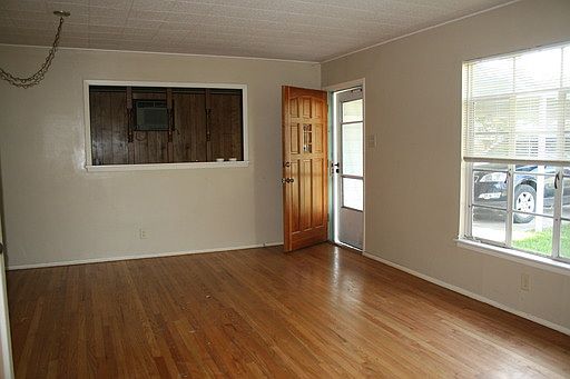 2nd image of 1006 Weizmann St