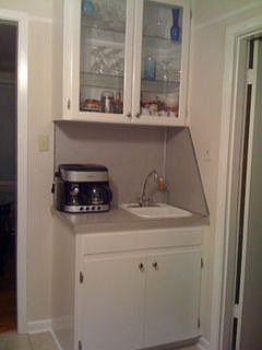 Wet bar in kitchen