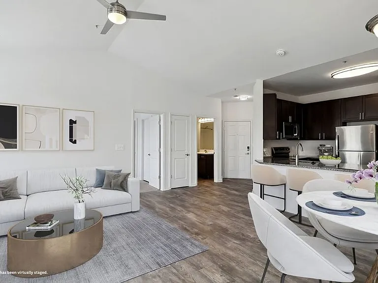 Windsor Commons Apartments — Photo 3