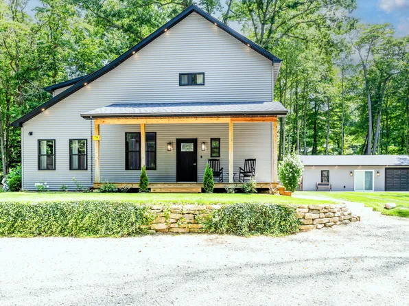 6017 Monroe St, Coloma, MI 49038