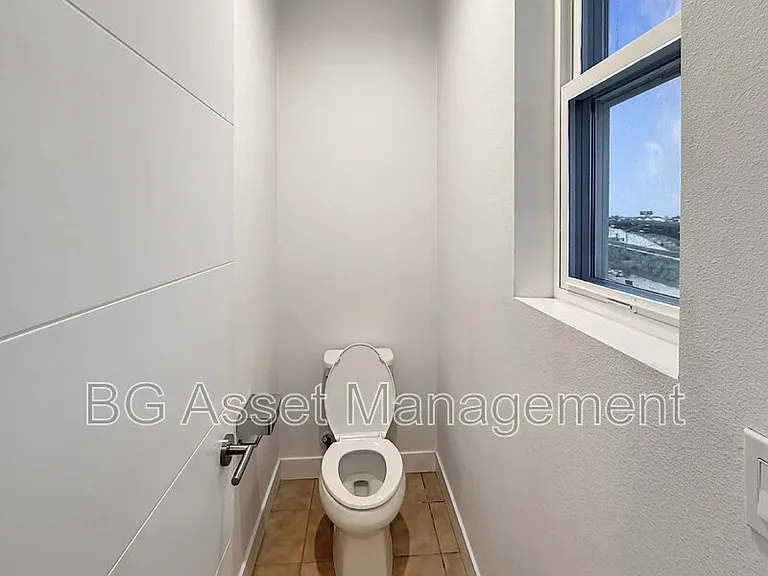 3909 Wattling St — Photo 30