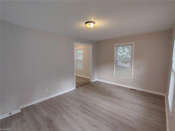 2nd image of 1001 Lane St