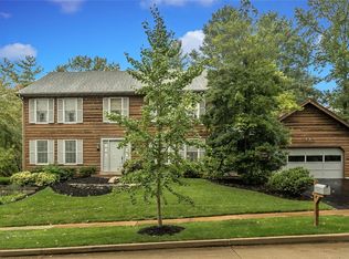 609 Stablestone Dr, Chesterfield, MO 63017