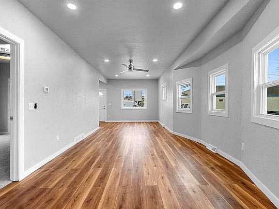 3rd image of 1315 W Summer St