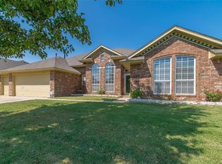 11821 SW 3rd St, Yukon, OK 73099