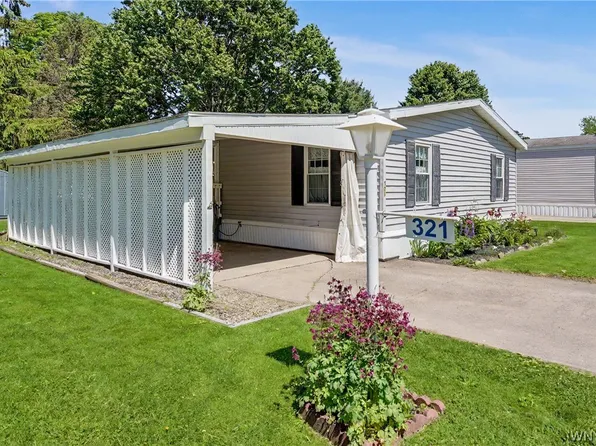 321 Parkview Dr, Arcade, NY 14009