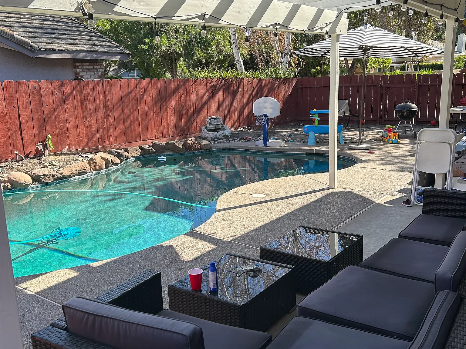 4 bed, 2141 sqft, $3,200 — Photo 2
