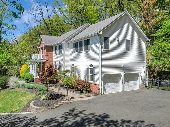 4th image of 63 Twin Oaks Rd