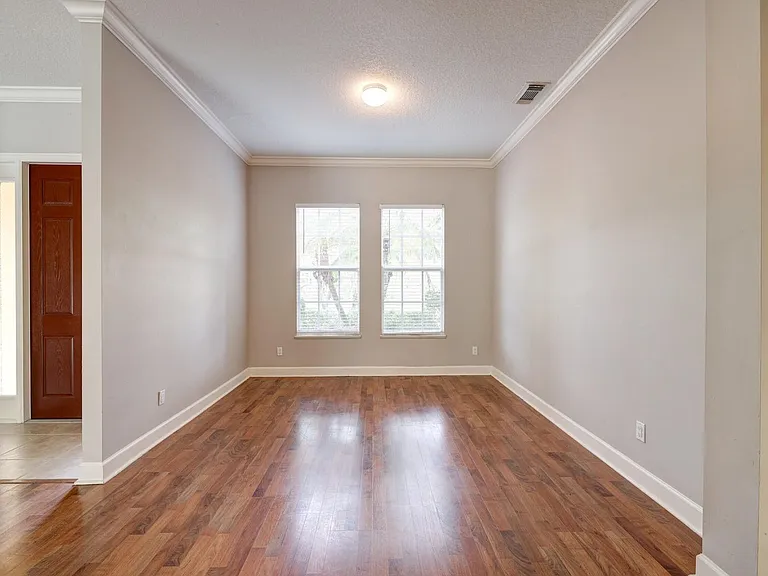833 SW Vineland Ct — Photo 8