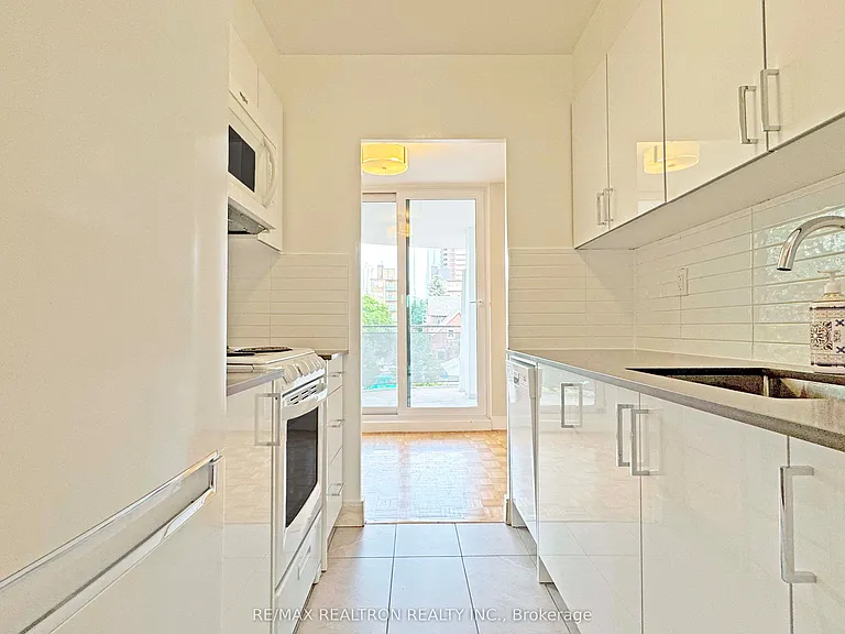 485 Huron St #406 — Photo 6
