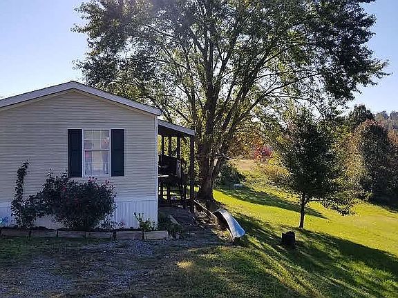 3rd image of 908 Palmer Ct