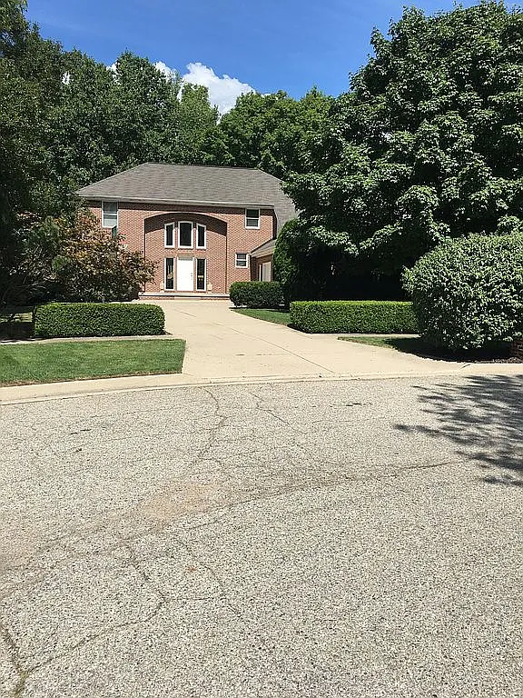 2716 Attenborough Cir photo 1