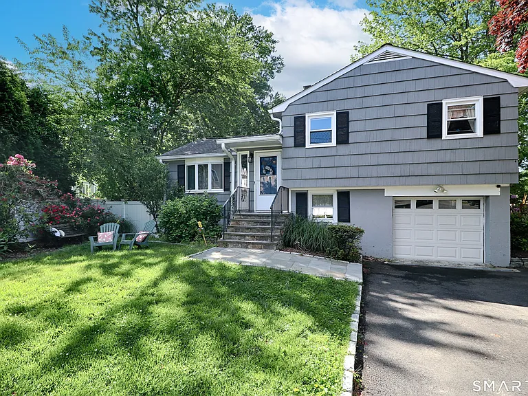 163 Windsor Rd — Photo 3