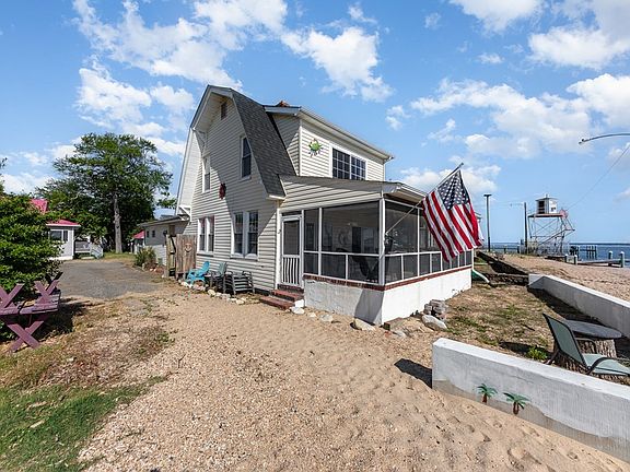 3rd image of 606 Potomac River Ave
