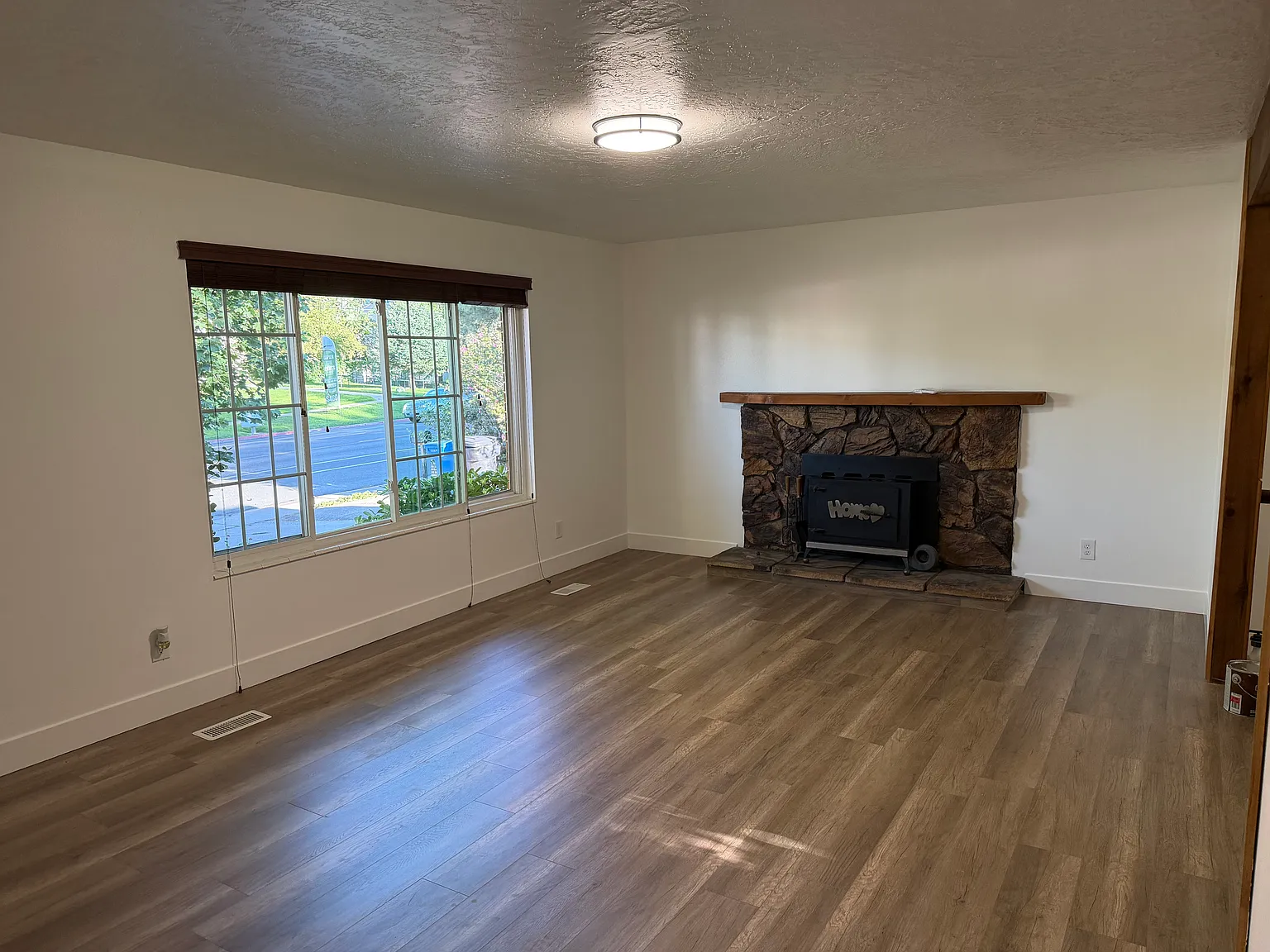 4 bed, 1828 sqft, $3,000 — Photo 4