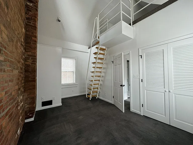 561 S 5th St — Photo 19