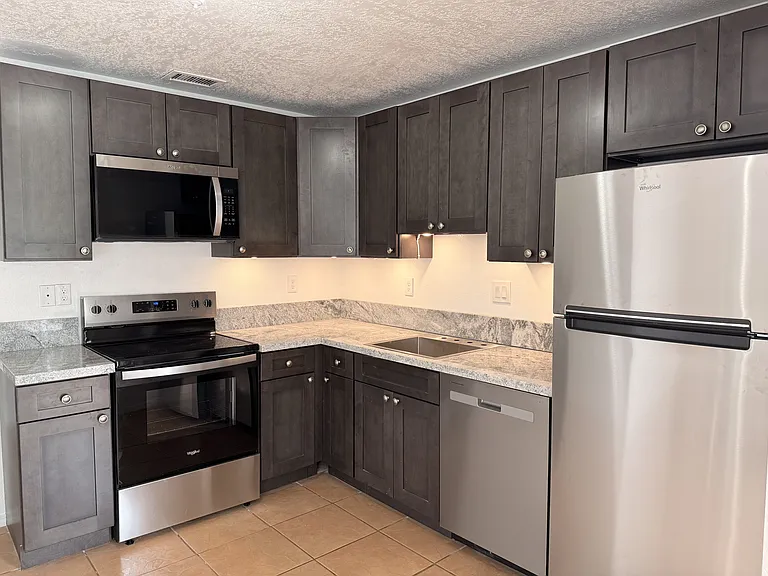 13308 Fruit Ave NE #D — Photo 2
