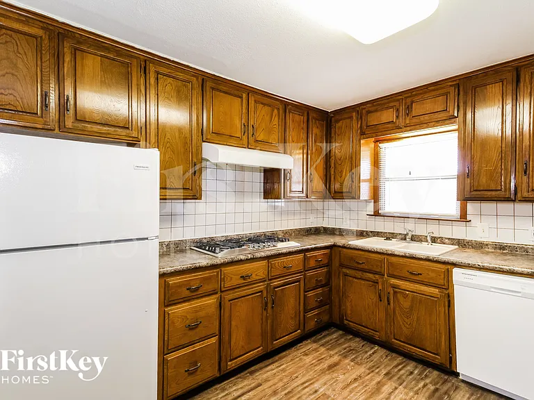 3516 Revere St — Photo 5