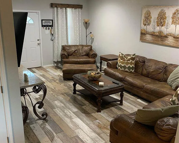 2801 Curtis Dr — Photo 3