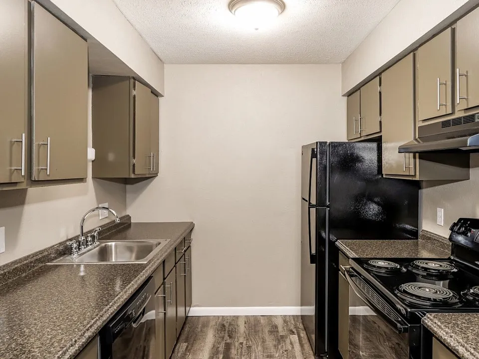 Ravenswood Apartments