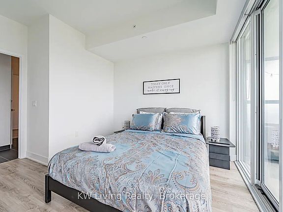 4th image of 108 Peter St #1116