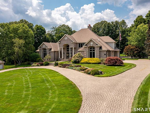 2nd image of 122 Windward Place